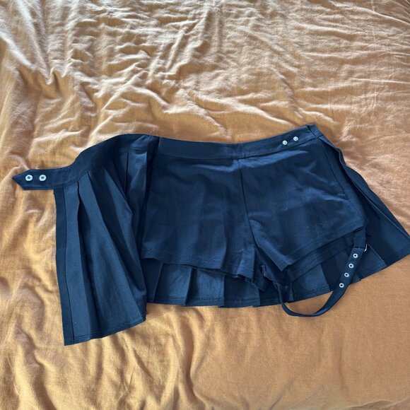 Pleated Cut Out Skort with Garter size L - Picture 4 of 5